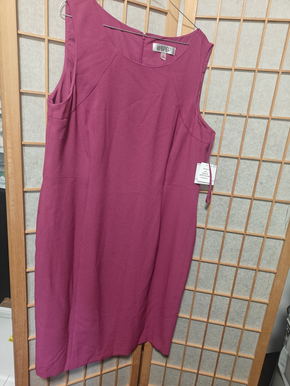 Kasper Sleeveless Shift Dress in Raspberry